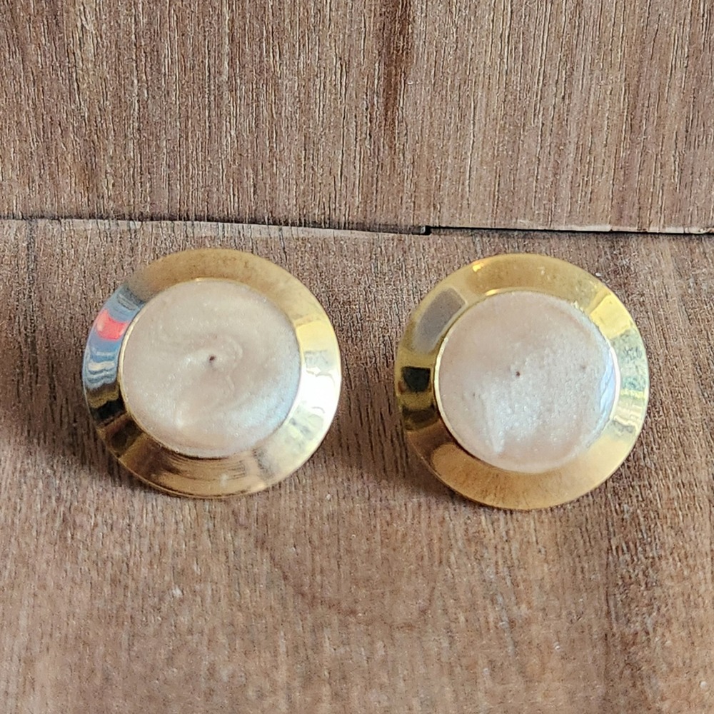 Vintage Gold Tone Cream Pearlescent Button Stud Earrings Round Polished 0.75"
